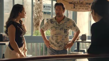Camise hawaïenne à fleurs Polo à manches courtes décontractée Summa portée par R.J. Decker (Scott Speedman) telle que vue dans R.J. Decker (S01E09)