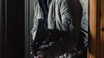 Chaqueta acolchada de MobLand S01 Jasmine Jobson llevada por Frankie Cooper (Jasmine Jobson) en MobLand (T02)