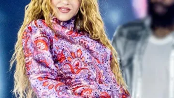 Shakira La Mujeres Ya No Lloran World Tour Pink Jacket