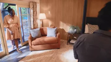 Sandales en cuir métallique Gianvito Rossi Bijoux portées par (Leslie Jones) comme vu dans Roast My Rental (S01E01)