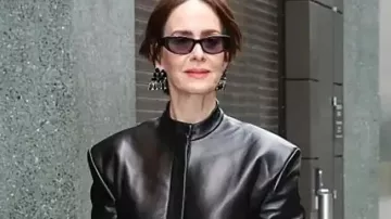 ¡La chaqueta de cuero Sarah Paulson de Sarah Paulson en Nueva York deja boquiabierta en Nueva York antes de la temporada 13 de 'American Horror Story'!