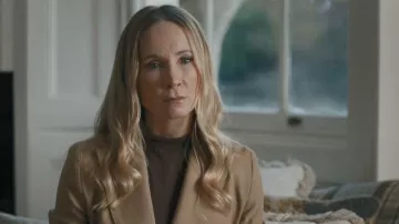 H&M Double-breasted Linen-blend Blazer worn by Jan Da Souza (Joanne Froggatt) as seen in MobLand (S02E01)