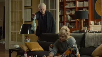 The legging-flower Manuela Baudry (Bérengère Krief) Adopts a widower