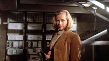 Chaqueta de pana camello de Pussy Galore (Honor Blackman) en Goldfinger