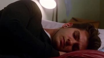 Headphones in-ear of Peter Parker in The Amazing Spider-Man 2