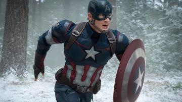 The shield of Captain America / Steve Rogers (Chris Evans) in the Avengers : Age of Ultron