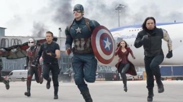 The shield of Captain America (Chris Evans) in Captain America : Civil War