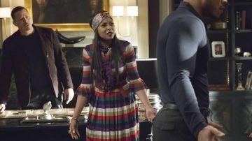 La robe à rayures de couleur Gucci portée par Cookie Lyon (Taraji P. Henson) dans Empire (Saison 2 Épisode 18)