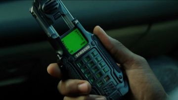 El teléfono Samsung SPH-N270 utilizado por Thomas A. Anderson (Keanu Reeves) en la película The Matrix Reloaded