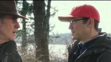 Casquette rouge d'Edward Snowden (Joseph Gordon Levitt) dans Snowden
