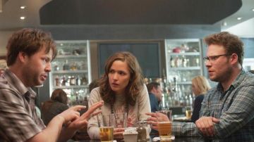 Sweatshirt Moonlight de Kelly Radner (Rose Byrne) dans Nos pires voisins 2