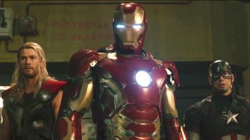 The armor Mark VII Iron Man / Tony Stark (Robert Downey, Jr.) in Avengers : Age of Ultron