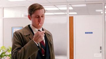 Le briquet de Ken Cosgrove (Aaron Staton) dans Mad Men