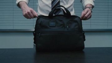 Le sac d'ordinateur Tumi de Christian Wolff (Ben Affleck) dans Mr Wolff