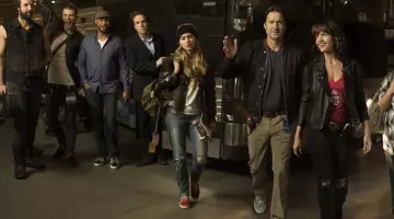 Sneakers Vans of Kelly Ann's (Imogen Poots) in Roadies season 1