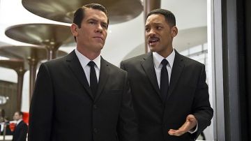The black suit Agent Kay (Josh Brolin) in Men In Black 3