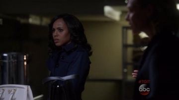 Trench coat blue Burberry Olivia Pope (Kerry Washington) in Scandal