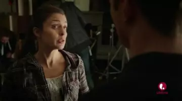 The plaid shirt and hoody Rachel Goldberg (Shiri Appleby) in Unreal S01E09