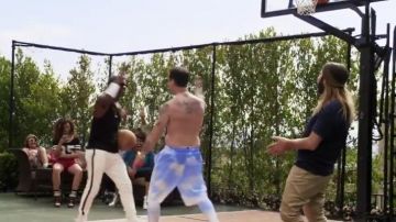 Short bleu ciel d'Andy Samberg dans Popstar Never Stop Never Stopping