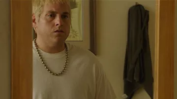 La auténtica camiseta blanca y el atuendo de jeans usados por Schmidt (Jonah Hill) en la película 22 Jump Street