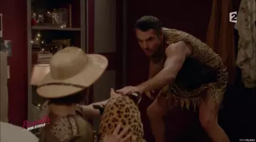 The holding of Tarzan of Gaby Martinet (Arnaud Ducret) in Parents mode d'emploi