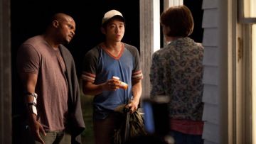 La gorra azul marino y blanca de Glenn Rhee (Steven Yeun) en The Walking Dead S02E03