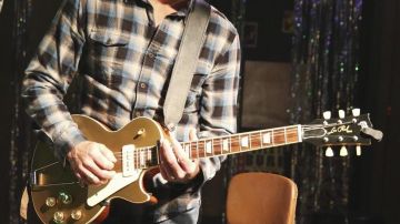 La Gibson Les Paul de 1952 por deacon Claybourne (Charles Esten) en Nashville