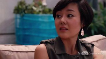 Robe militaire de Karen Rhodes (Yunjin Kim) dans Mistresses