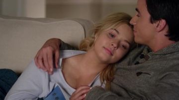 Sweatshirt d'Alison DiLaurentis (Sasha Pieterse) dans Pretty Little Liars