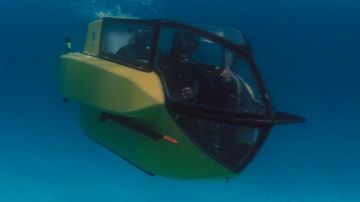 The submarine pocket Shark Hunter II in The spy who loved me