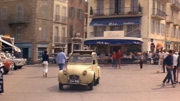 The Citroën 2CV AZL Ludovic Cruchot (Louis de Funès) in The Gendarme of Saint Tropez