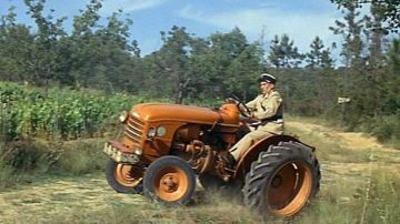 The tractor Renault D22 Ludovic Cruchot (Louis de Funès) in The Gendarme of Saint Tropez