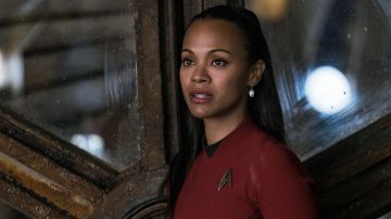 El uniforme rojo de la Flota Estelar de Nyota Uhura (Zoë Saldaña) en Star Trek Beyond