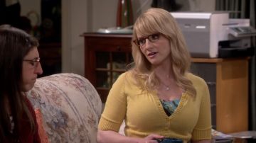 El collar de estrellas de Bernadette Rostenkowski (Melissa Rauch) en The Big Bang Theory
