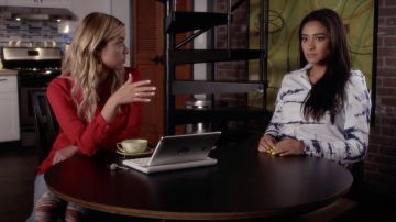 La bague Cartier de Hanna Marin (Ashley Benson) dans Pretty Little Liars S06E15
