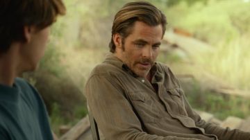 La chemise de Toby (Chris Pine) dans Comancheria