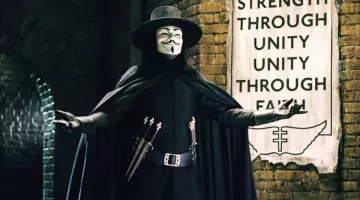 La ceinture de dagues de V (Hugo Weaving) dans V pour Vendetta