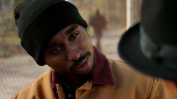 The bomber jacket Carhartt duck Tupak Shakur (Demetrius Shipp Jr) in All Eyez On Me