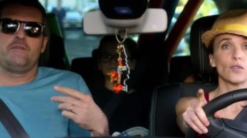El árbol mágico en el coche de Gaby e Isa en el manual de usuario para padres