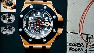 El reloj de Jorge Lara (James Logan) en The Flinger
