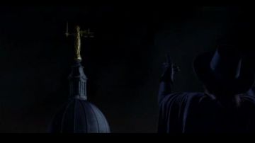 The statue of the goddess Themis on the roof of the Old Bailey in V for Vendetta