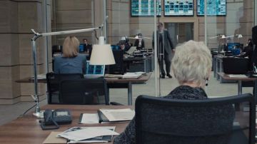 The desk lamp Tolomeo M (Judi Dench) in Skyfall