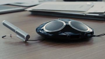 The octopus JBL on the desk of M (Judi Dench) in Skyfall