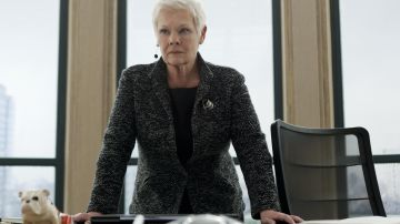 The chair Interstuhl of M (Judi Dench) in Skyfall