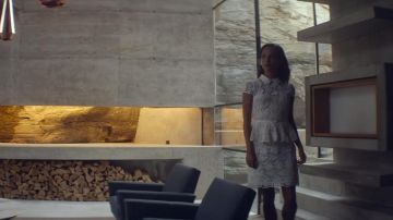 La falda Karen Millen de Ava (Alicia Vikander) en Ex-Machina