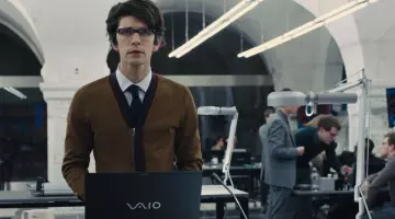 La lampe de bureau "Tobias Grau" de Q (Ben Whishaw) dans Skyfall