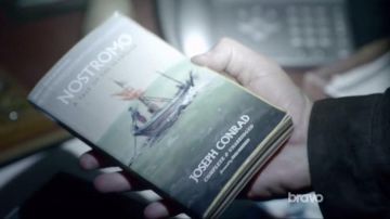 Le livre Nostromo trouvé par Will dans Colony