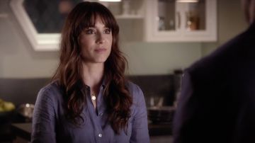 The necklace Peggy Li of Spencer Hastings (Troian Bellisario) in the Pretty Little Liars