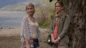 Le Kimono Garage de Deb Carpenter (Elizabeth Mitchell) dans Dead of Summer