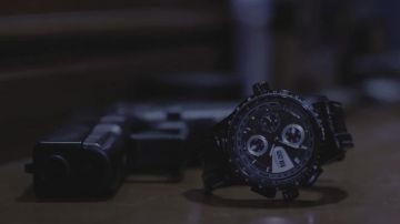 El reloj Hamilton de Rama (Iko Uwais) en The Raid